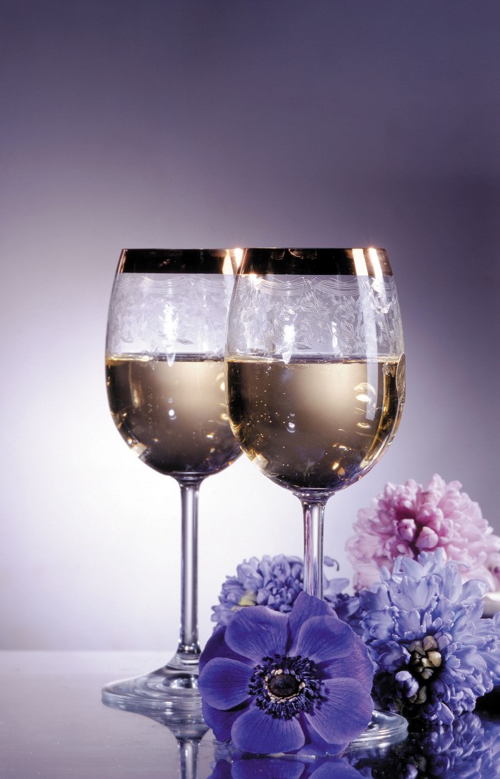 Two glasses of white wine with flowers