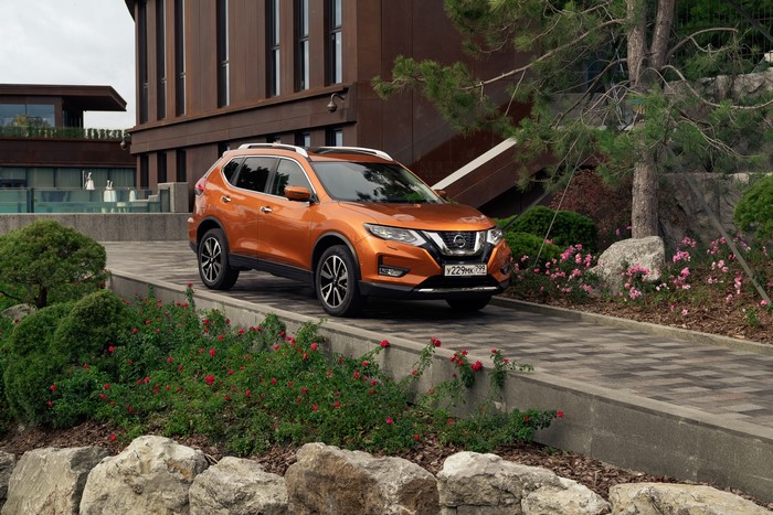 4K Orange Nissan X-Trail CIS-spec