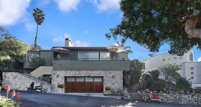 Modern house with garage in Laguna Beach, USA