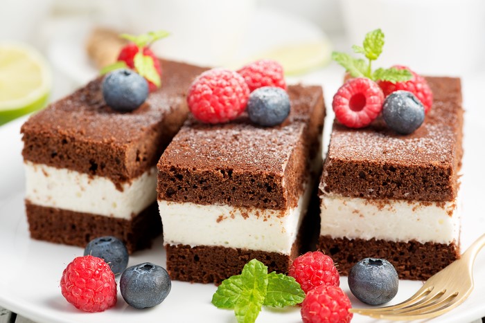 Chocolate cakes with raspberries and blueberries