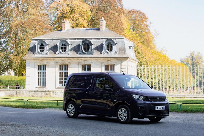 Peugeot Partner in Violet Metallic