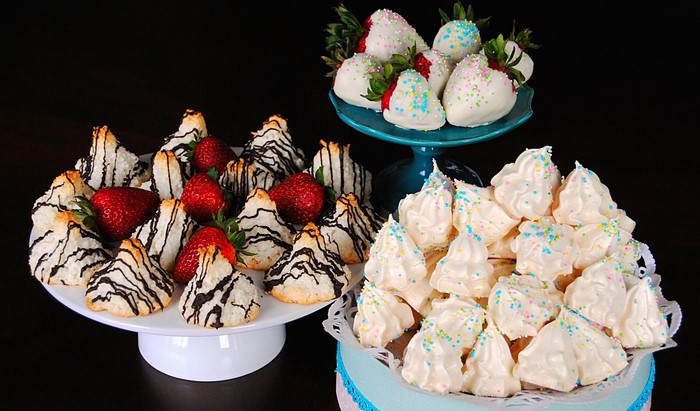 Desserts with strawberries and chocolate