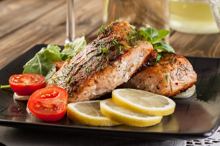 Grilled Salmon with Tomatoes and Lemon