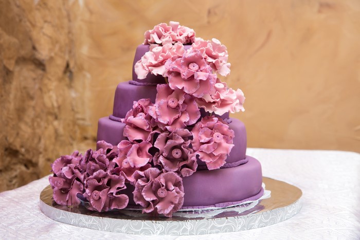 Violet 4-tier cake with pink flowers