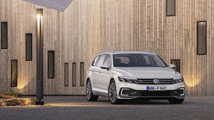 White 2019 Volkswagen Passat GTE Variant