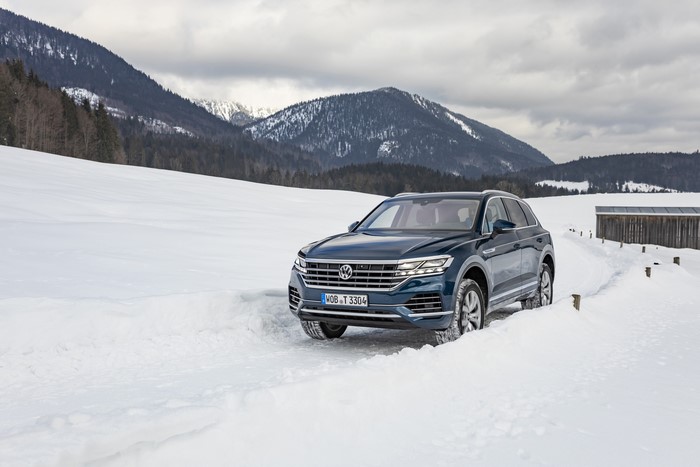Blue Volkswagen Touareg V6 TDI driving in snow