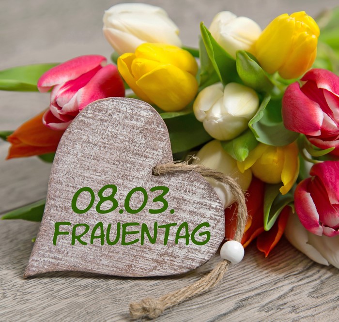 Heart with "08.03. FRAUENTAG" and Tulips
