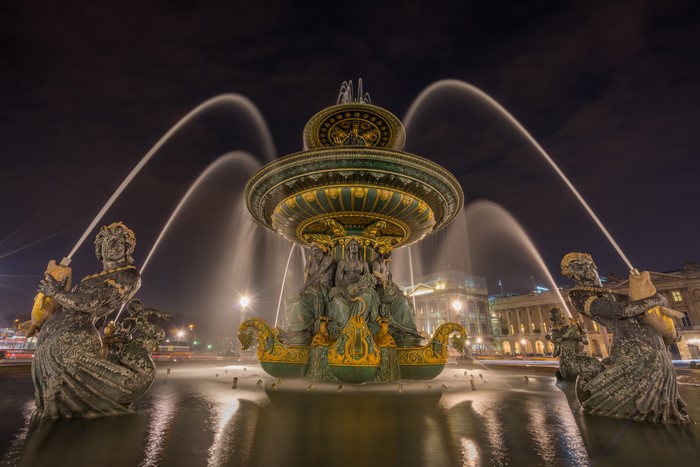 4K Night View of Fontaine des Mers in Paris