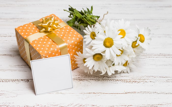 Gift box with daisies and greeting card