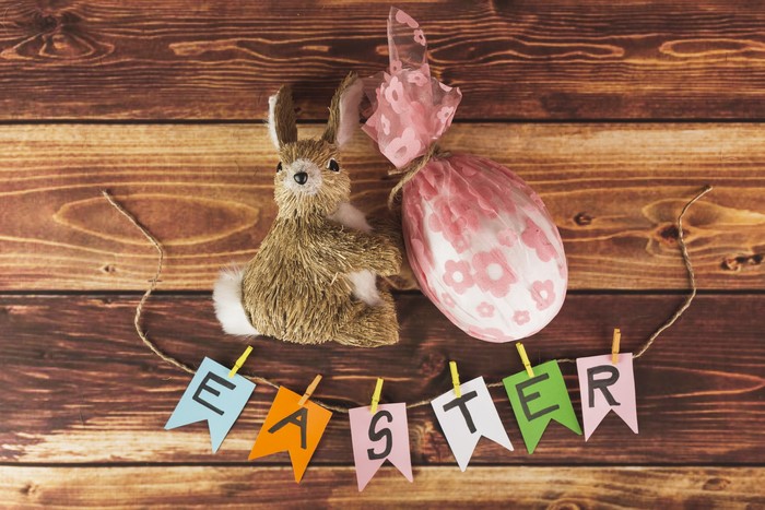 Easter bunny and egg banner on wood