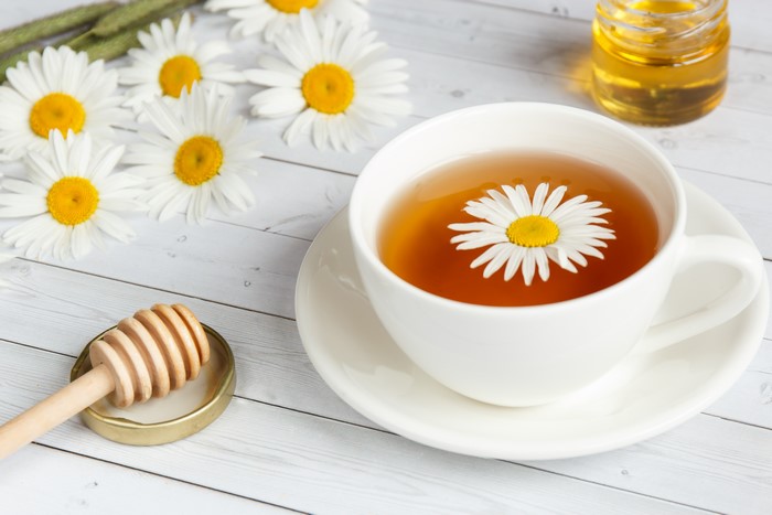 Chamomile tea with honey and chamomile flowers