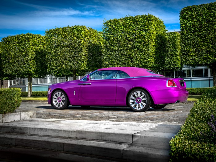 4K Rolls-Royce Dawn in Fuxia