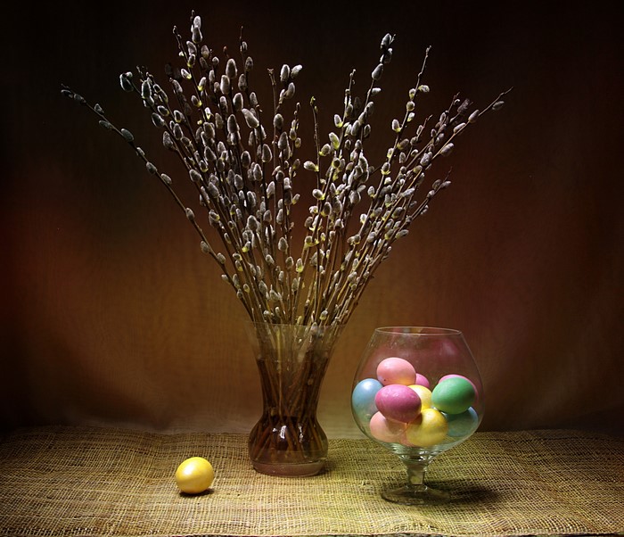 Easter eggs and pussy willow branches in a vase