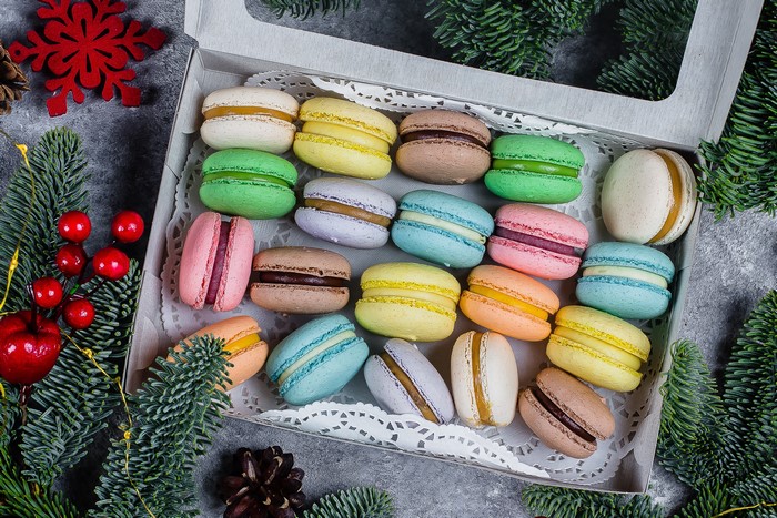 4K Multicolor Macarons in a Box