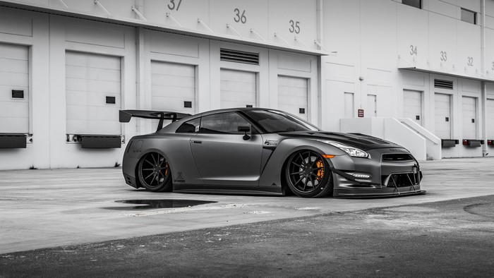 4K Grey Nissan GT-R