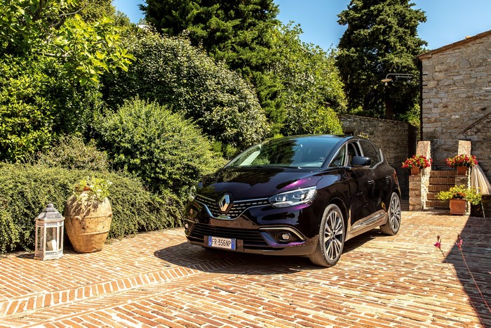 Renault Scenic Initiale Paris car in wine color