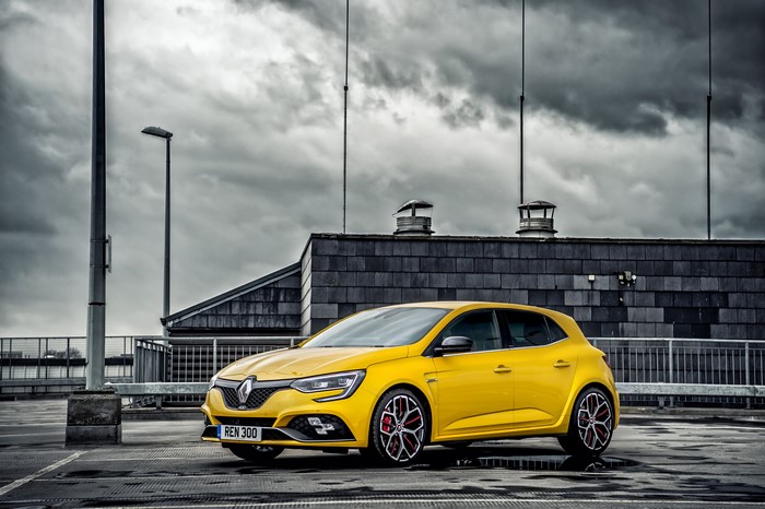 Yellow Renault Megane RS 300