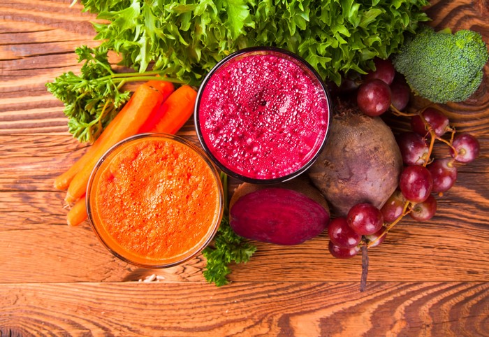 Two glasses of juice with vegetables and fruits