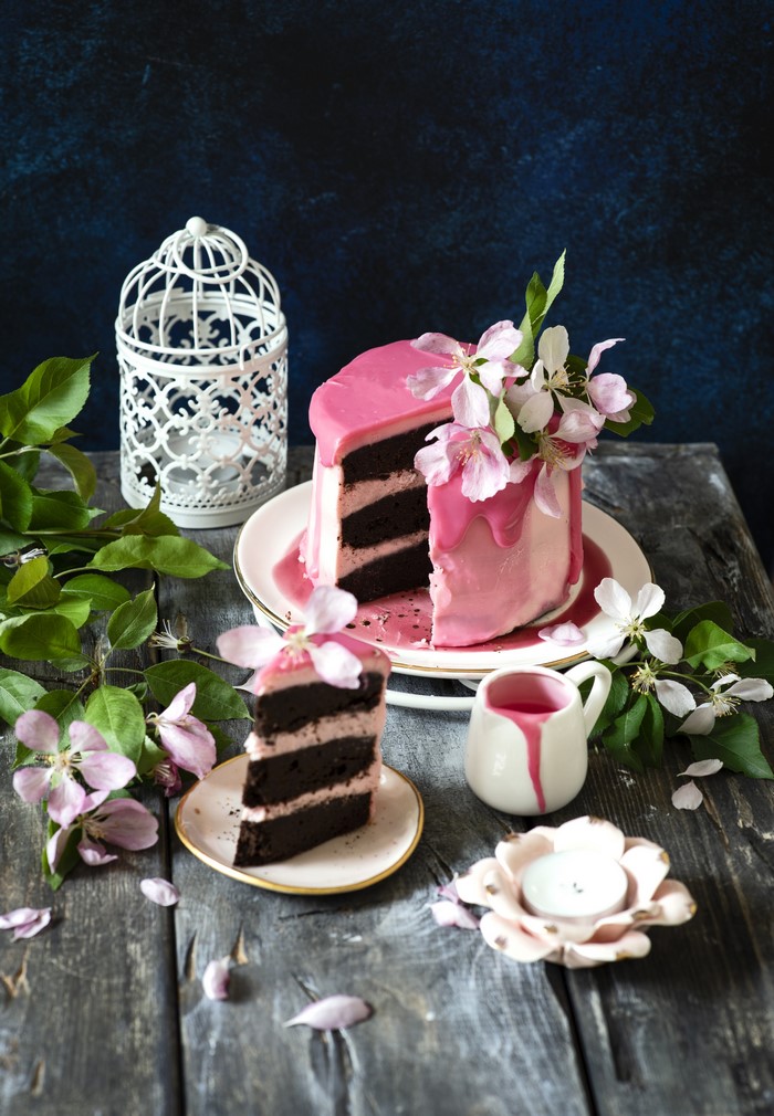 Chocolate cake with pink frosting and flowers