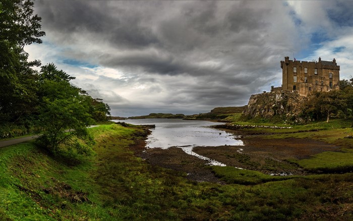Dunvegan Castle, Scotland, Pond, Crag