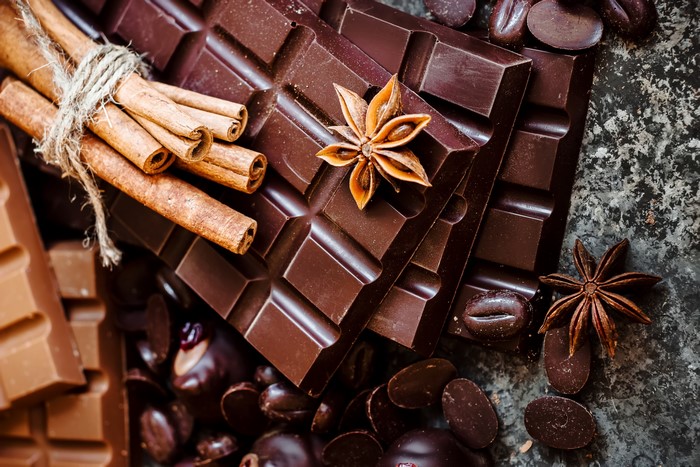 Dark chocolate bars with cinnamon sticks and star anise