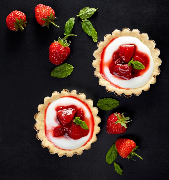 Strawberry tarts with yogurt and strawberry topping