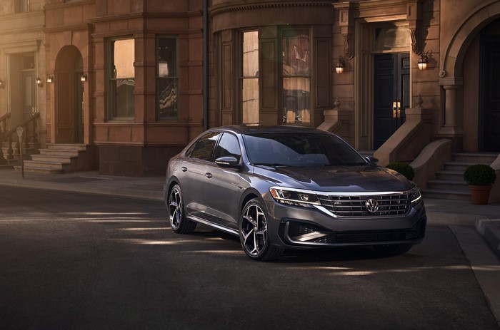 4K 2020 Volkswagen Passat R-Line Grey Metallic