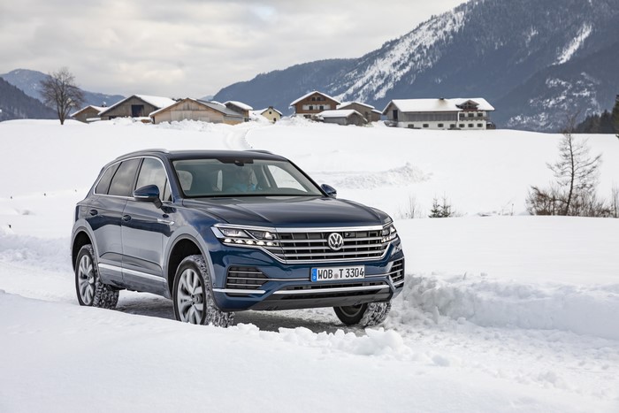 Blue 2018-19 Volkswagen Touareg V6 TDI in snow