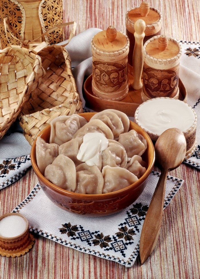 Pelmeni with sour cream and salt