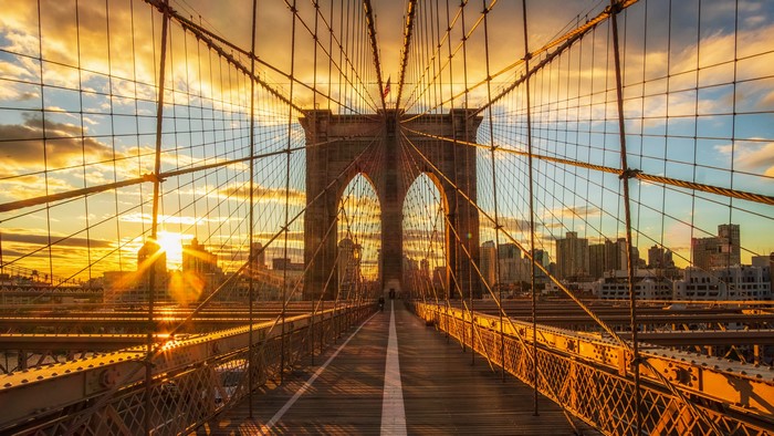 4K Brooklyn Bridge at Sunrise, New York City