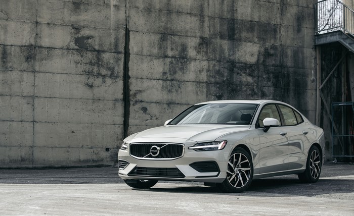 White Volvo S60 T5 Momentum parked near concrete wall