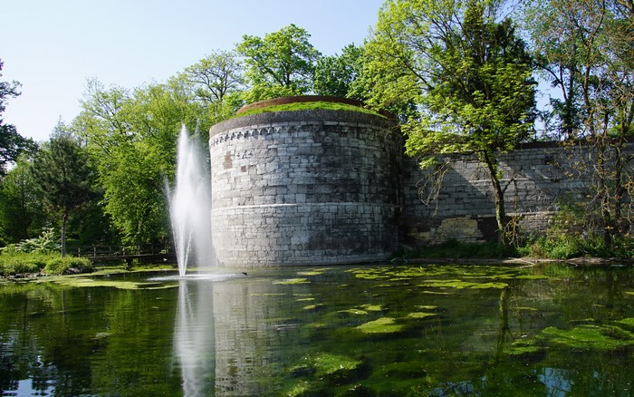 Haat en Nijd Maastricht Park with Fountain and Pond