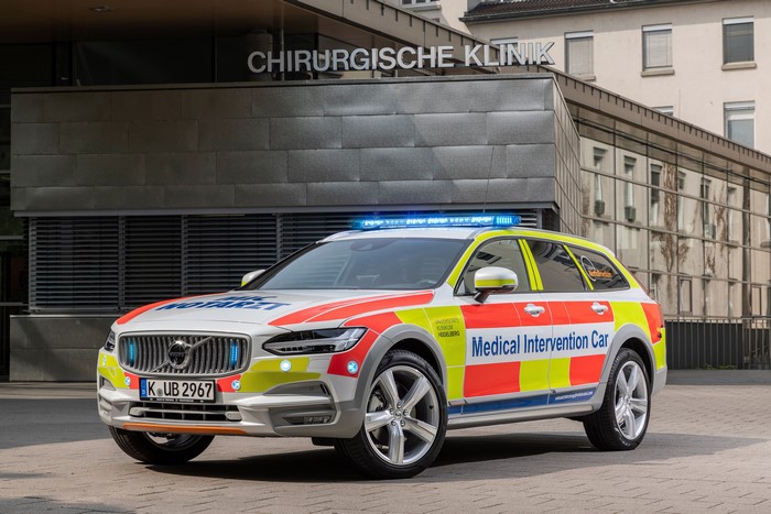Volvo V90 Cross Country 4K Medical Intervention Car