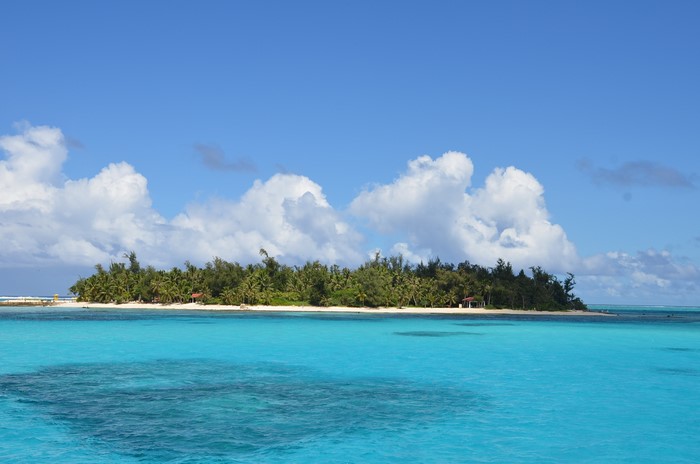 Island in the Pacific Ocean with turquoise water