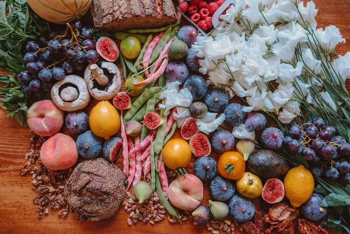 4K Eustoma, Mushrooms, Peaches, Grapes, Lemons, Figs, Bread