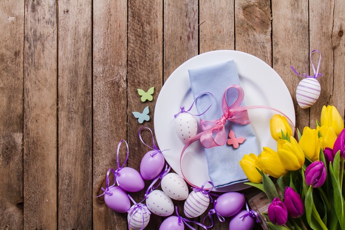 Easter table setting with tulips and eggs