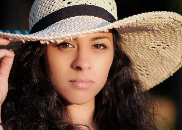 Brunette girl wearing a straw hat