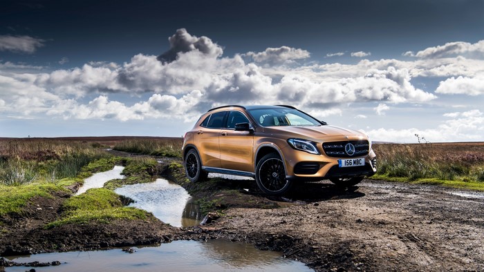4K Mercedes-Benz GLA 4MATIC 220d AMG Line Gold