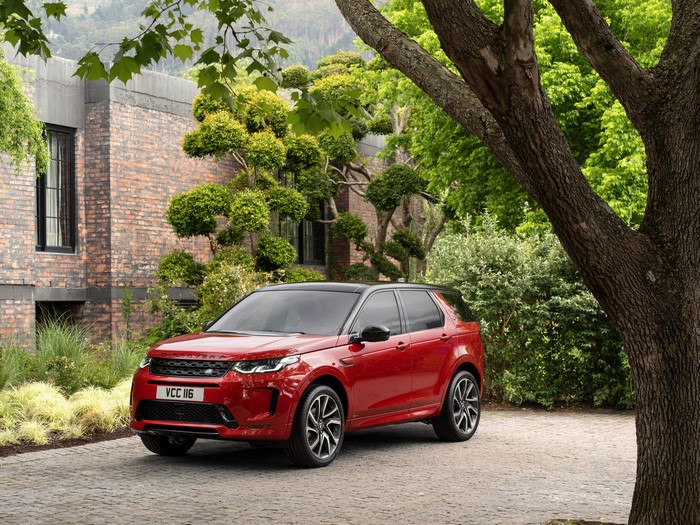 Red Land Rover Discovery Sport D180 HSE R-Dynamic