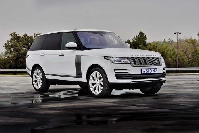White 2019 Land Rover P400e Vogue SE SUV
