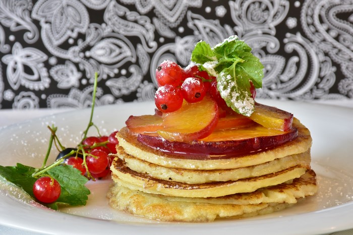 Pancakes with Currants and Sliced Peaches