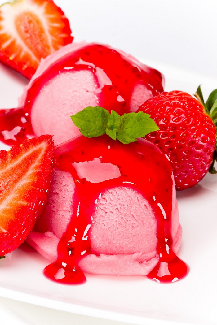 Strawberry ice cream with strawberry sauce and mint
