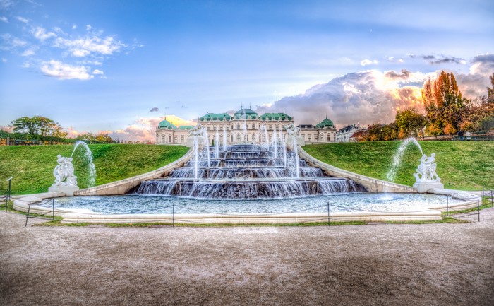 4K Belvedere Palace and Fountain in Vienna