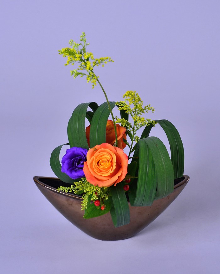 Ikebana floral arrangement with roses and eustoma