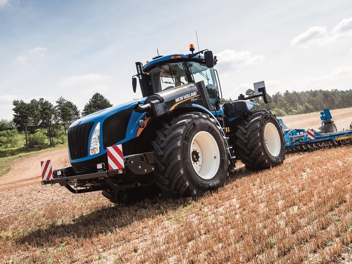 New Holland T9.565 Tractor in a Field