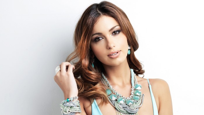 Shiralee Coleman wearing jewelry