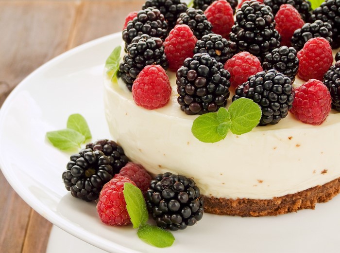 Cheesecake with Raspberries and Blackberries