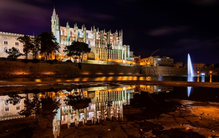 4K Catedral La Seu at Night with Reflection