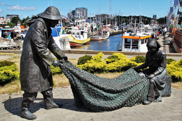 Fisherman and woman with net sculpture in Kolobrzeg, Poland