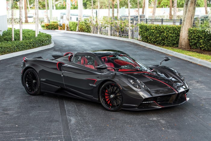 4K 2017-19 Pagani Huayra Roadster in Grey Carbon Fiber